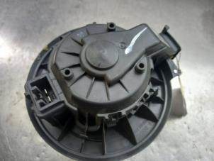 Usados Motor de ventilador de calefactor Ford Fiesta 6 (JA8) 1.4 16V Precio € 35,00 Norma de margen ofrecido por Akkie Stomphorst Autodemontage