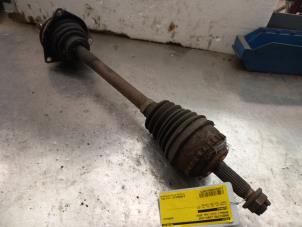 Used Front drive shaft, left Renault Clio II (BB/CB) 1.2 Price on request offered by Akkie Stomphorst Autodemontage