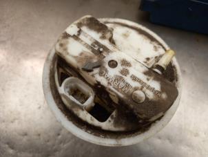 Used Electric fuel pump Renault Clio II (BB/CB) 1.2 Price on request offered by Akkie Stomphorst Autodemontage