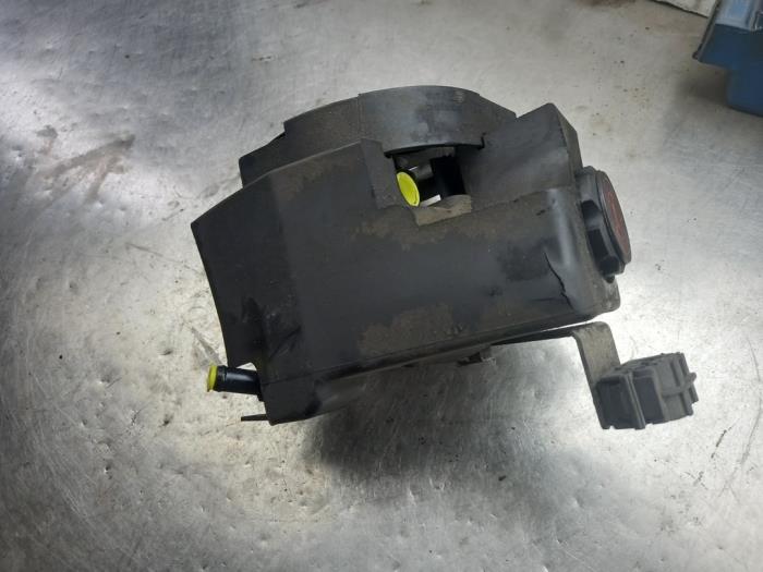 Power steering pump from a Peugeot 206 (2A/C/H/J/S) 1.1 XN,XR 2001