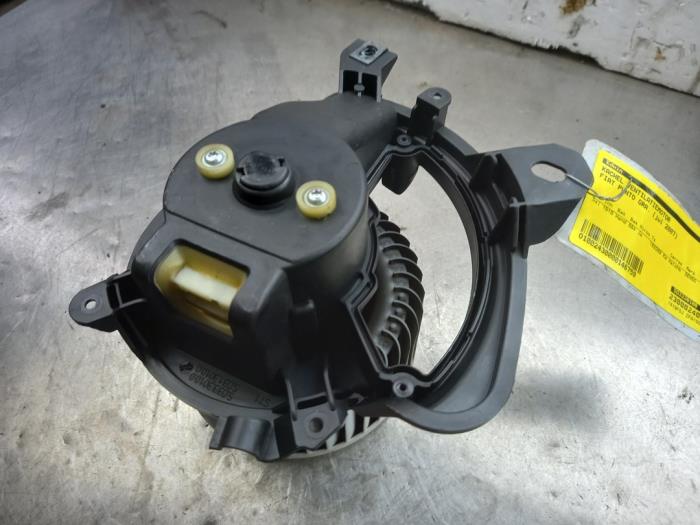 Motor de ventilador de calefactor de un Fiat Grande Punto (199) 1.9 Multijet Sport 2007
