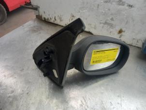 Used Wing mirror, right Renault Clio II (BB/CB) 1.6 16V Price € 25,00 Margin scheme offered by Akkie Stomphorst Autodemontage