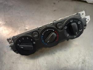 Usados Panel de control de calefacción Ford Focus 2 Wagon 1.6 TDCi 16V 100 Precio € 35,00 Norma de margen ofrecido por Akkie Stomphorst Autodemontage