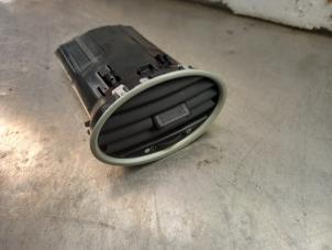 Used Dashboard vent Ford Focus 2 Wagon 1.6 TDCi 16V 100 Price € 10,00 Margin scheme offered by Akkie Stomphorst Autodemontage