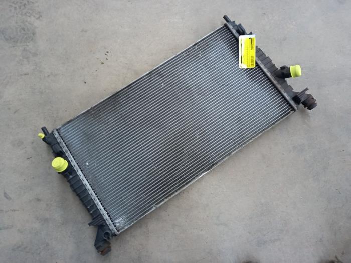 Radiator from a Ford Focus 2 Wagon 1.6 TDCi 16V 100 2008