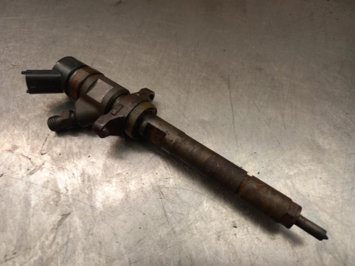 Injector (diesel) from a Ford Focus 2 Wagon 1.6 TDCi 16V 100 2008