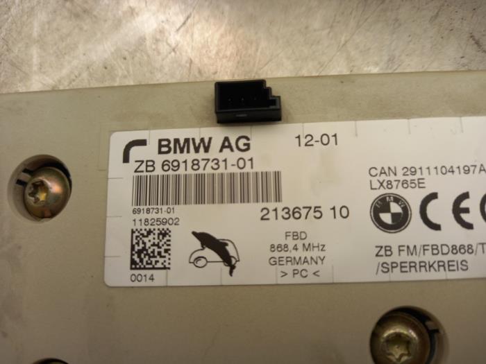 Antennenverstärker van een BMW 7 serie (E65/E66/E67) 745i,Li 4.4 V8 32V 2002