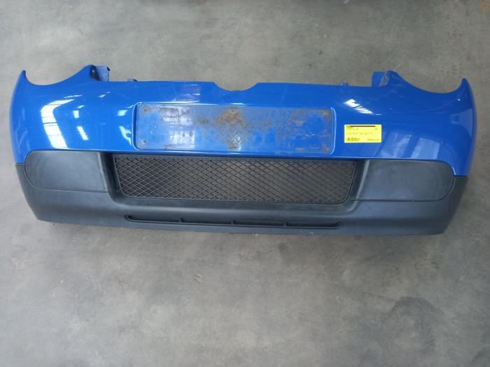 Front bumper from a Volkswagen Lupo (6X1) 1.4 FSi 16V 2001