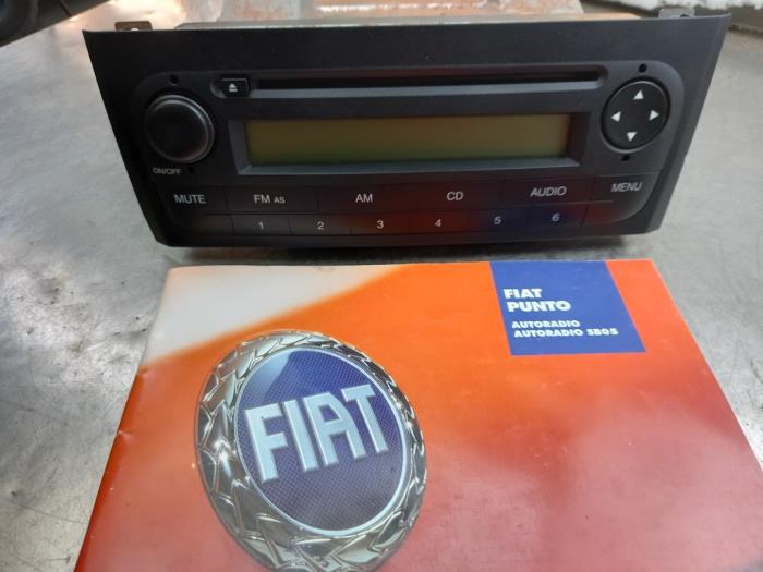 Radio CD Spieler van een Fiat Grande Punto (199) 1.4 2008