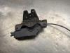 Tailgate lock mechanism from a BMW 3 serie (E90), 2005 / 2011 318i 16V, Saloon, 4-dr, Petrol, 1.995cc, 95kW (129pk), RWD, N46B20B, 2005-09 / 2007-08, PF71; PF72; VA51; VA52; VG51; VG52 2006