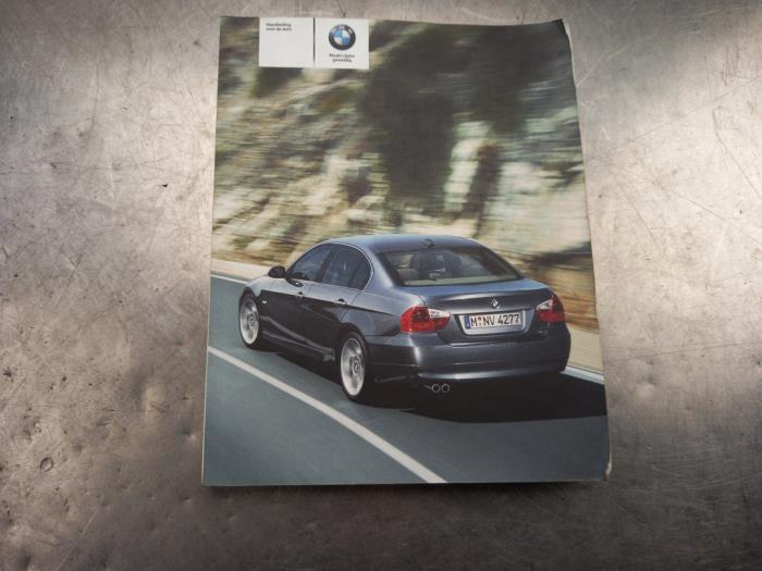 Instruction Booklet from a BMW 3 serie (E90) 318i 16V 2006