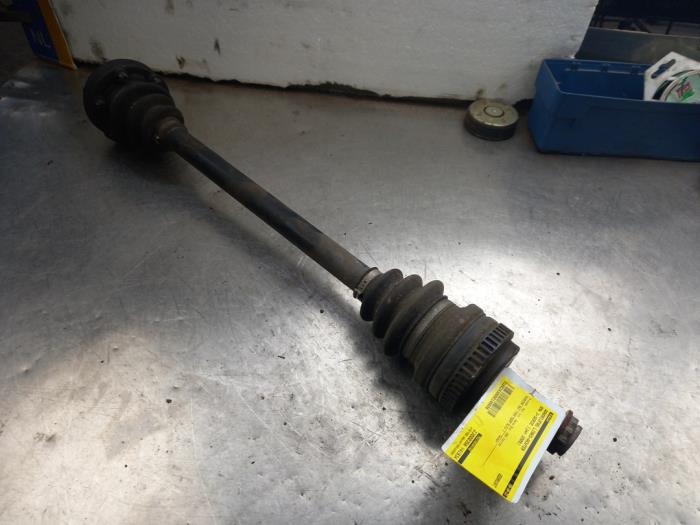 Drive shaft, rear left from a BMW 3 serie (E90) 318i 16V 2006