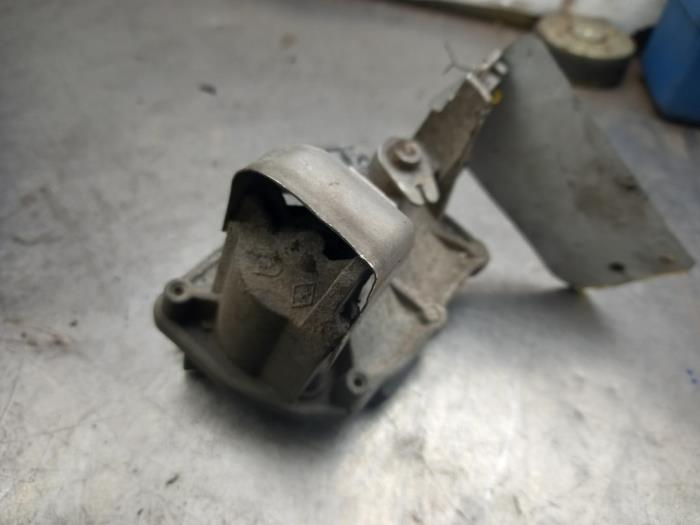 Exhaust valve from a Renault Kangoo Express (FW) 1.5 dCi 90 FAP 2014