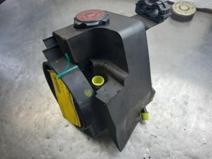 Used Power steering pump Peugeot 206 (2A/C/H/J/S) 1.4 XR,XS,XT,Gentry Price € 25,00 Margin scheme offered by Akkie Stomphorst Autodemontage