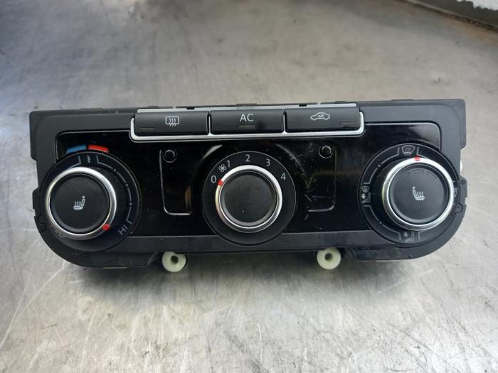 Heater control panel from a Volkswagen Golf VI Variant (AJ5/1KA) 1.6 TDI 16V 105 2011