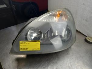 Used Headlight, left Renault Clio II (BB/CB) 1.2 Price € 25,00 Margin scheme offered by Akkie Stomphorst Autodemontage