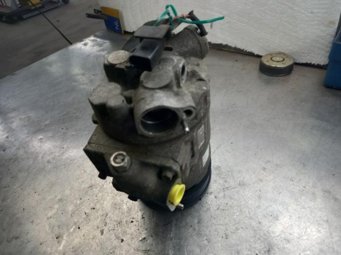 Air conditioning pump from a Seat Ibiza III (6L1) 1.4 16V 100 2005