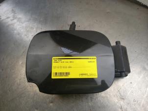 Used Tank cap cover Renault Clio III (BR/CR) 1.5 dCi FAP Price € 10,00 Margin scheme offered by Akkie Stomphorst Autodemontage