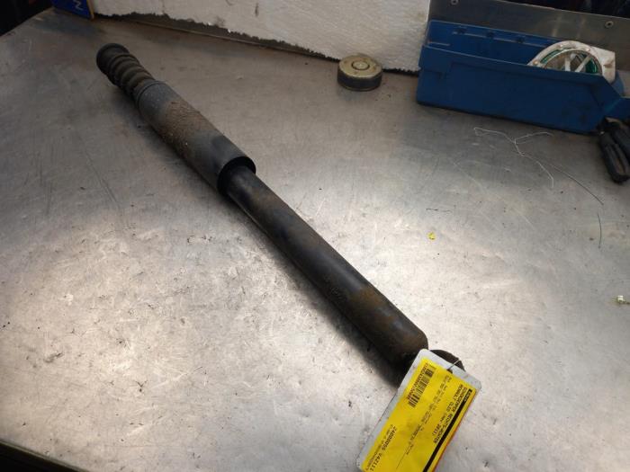 Rear shock absorber, right from a Renault Clio III (BR/CR) 1.5 dCi FAP 2011