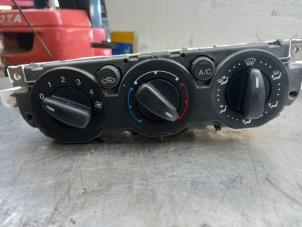 Usados Panel de control de calefacción Ford Focus 2 Wagon 1.4 16V Precio € 35,00 Norma de margen ofrecido por Akkie Stomphorst Autodemontage