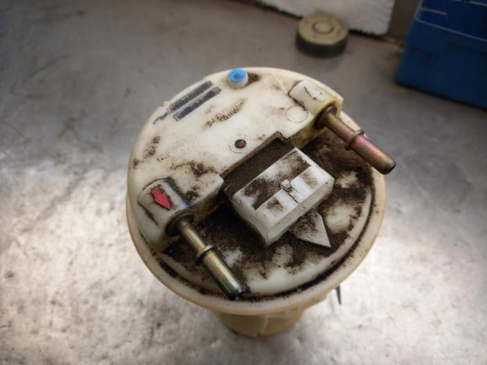 Electric fuel pump from a Volvo V40 (VW) 1.8 16V 2000