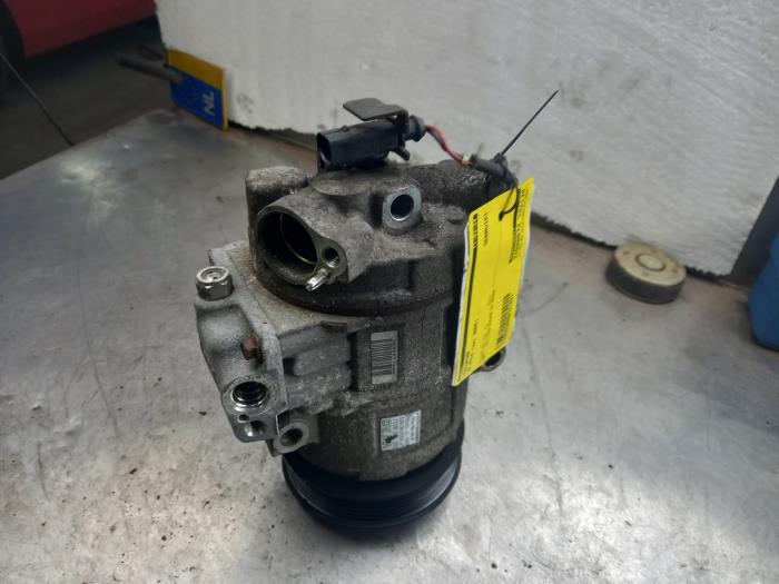 Air conditioning pump from a Volkswagen Polo IV (9N1/2/3) 1.4 TDI 75 2005
