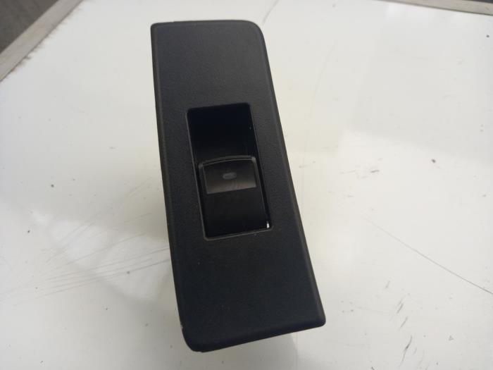 Electric window switch from a Toyota Verso 2.0 16V D-4D-F 2010