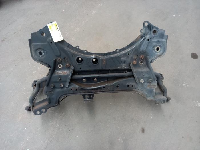 Subframe from a Toyota Verso 2.0 16V D-4D-F 2010