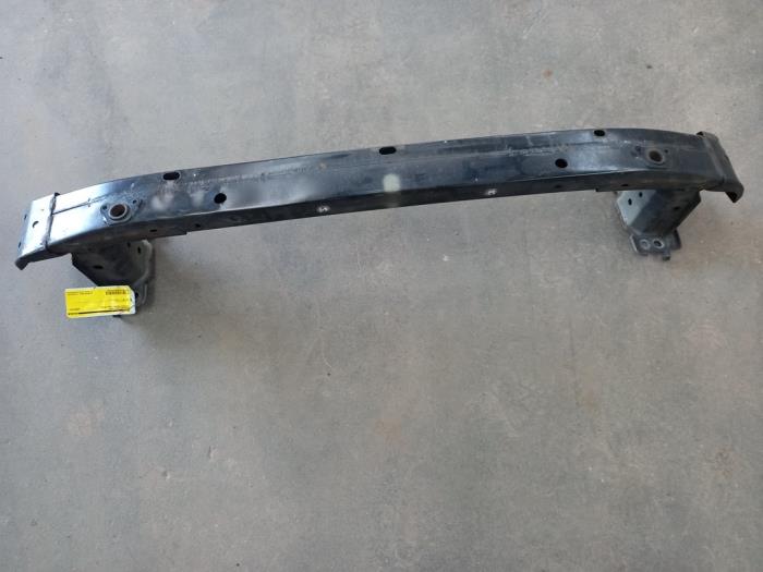 Front bumper frame from a Toyota Verso 2.0 16V D-4D-F 2010