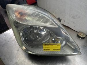 Used Headlight, right Mercedes Sprinter 5t (906.63/65) 516 CDI 16V Price € 75,00 Margin scheme offered by Akkie Stomphorst Autodemontage