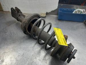 Used Front shock absorber rod, right Renault Clio II (BB/CB) 1.2 16V Price € 35,00 Margin scheme offered by Akkie Stomphorst Autodemontage
