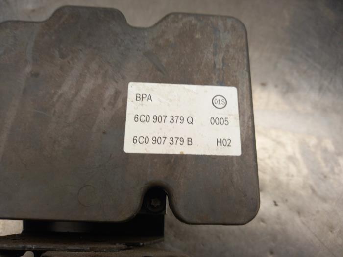 Pompe ABS d'un Skoda Fabia III (NJ3) 1.2 TSI 16V 2017