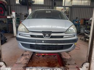 Used Front bumper Peugeot 807 2.2 16V Price € 75,00 Margin scheme offered by Akkie Stomphorst Autodemontage
