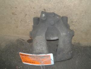 Used Front brake calliper, right Fiat Multipla (186) 1.6 16V 100 SX,ELX Price on request offered by Akkie Stomphorst Autodemontage