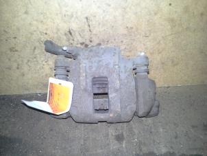 Used Front brake calliper, left Mercedes A (W168) 1.7 A-170 CDI 16V Price on request offered by Akkie Stomphorst Autodemontage