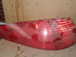 Used Taillight, left Peugeot 607 (9D/U) 2.7 HDi V6 24V Price on request offered by Akkie Stomphorst Autodemontage