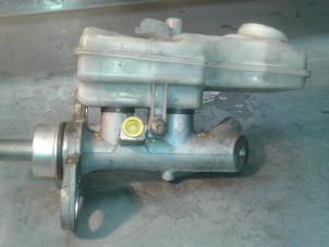 Used Master cylinder Renault Megane II Grandtour (KM) 1.9 dCi 120 Price on request offered by Akkie Stomphorst Autodemontage