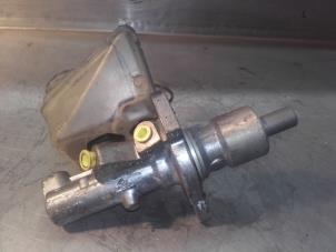 Used Master cylinder Mercedes E diesel (W124) 2.5 250 D Price on request offered by Akkie Stomphorst Autodemontage