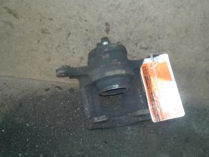 Used Front brake calliper, left Chevrolet Kalos (SF48) 1.4 Price on request offered by Akkie Stomphorst Autodemontage