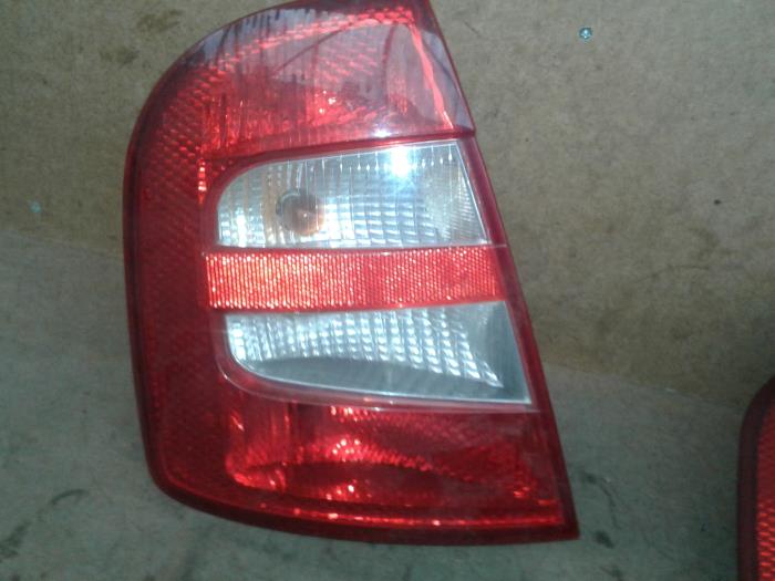 Taillight, left from a Skoda Fabia (6Y2) 1.4i 2000