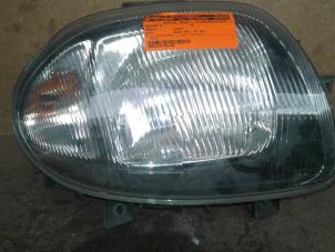 Used Headlight, right Renault Clio II Societe (SB) 1.9D Price on request offered by Akkie Stomphorst Autodemontage