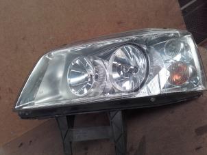 Used Headlight, left Volkswagen Transporter Price on request offered by Akkie Stomphorst Autodemontage