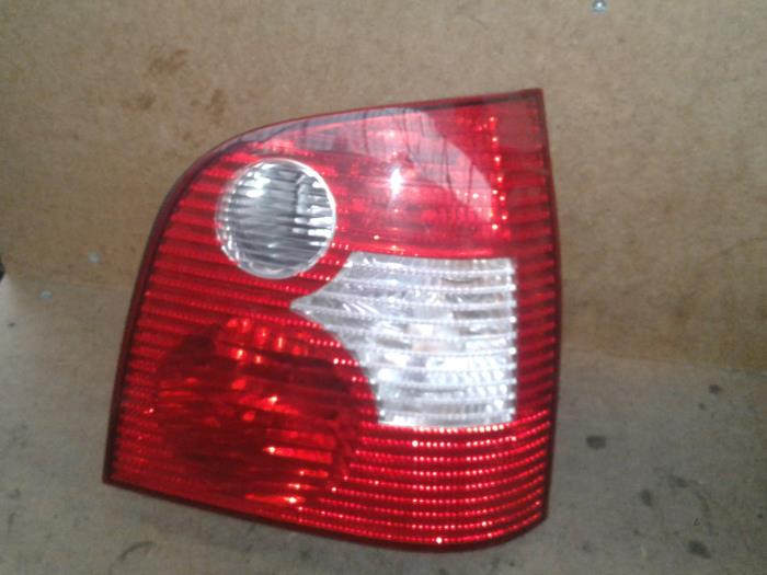 Taillight, right from a Volkswagen Polo IV (9N1/2/3) 1.9 SDI 2004