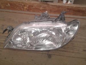 Used Headlight, left Mazda 323 Fastbreak (BJ14) 1.6 16V Price on request offered by Akkie Stomphorst Autodemontage