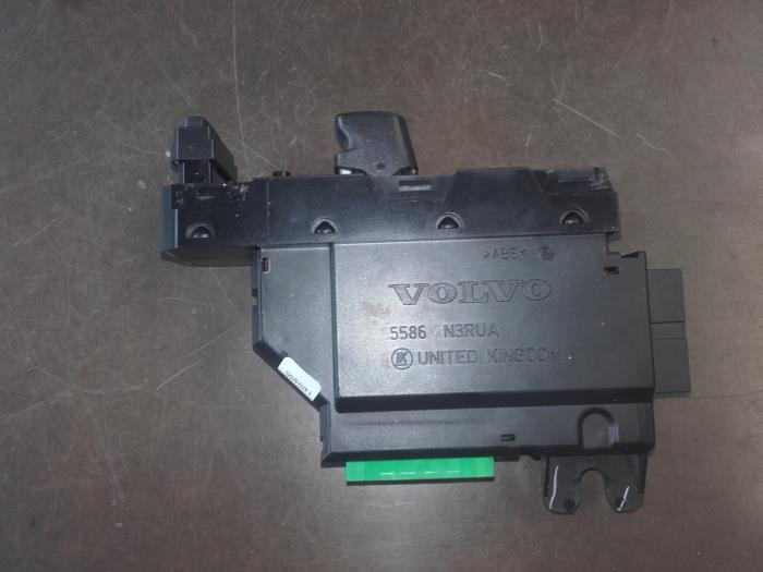 Electric window switch from a Volvo V70 (SW) 2.4 D5 20V 2005