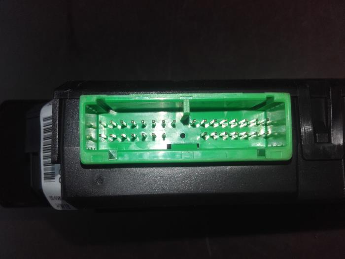 Electric window switch from a Volvo V70 (SW) 2.4 D5 20V 2005