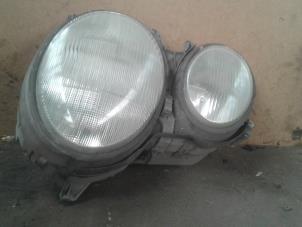 Used Headlight, left Mercedes E Combi (S210) 2.4 E-240 V6 18V Price on request offered by Akkie Stomphorst Autodemontage
