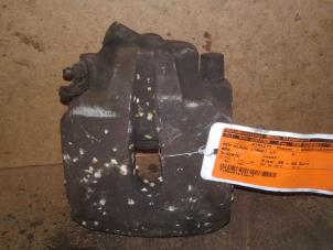 Used Front brake calliper, left BMW 5 serie (E39) 520i 24V Price on request offered by Akkie Stomphorst Autodemontage
