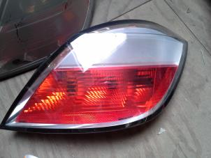 Used Taillight, right Opel Astra H (L48) 1.4 16V Twinport Price € 25,00 Margin scheme offered by Akkie Stomphorst Autodemontage