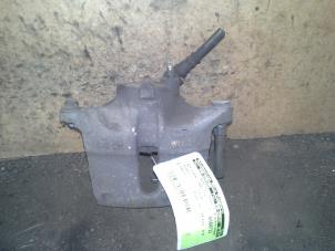 Used Front brake calliper, left Renault Kangoo (KC) 1.5 dCi 65 Price on request offered by Akkie Stomphorst Autodemontage